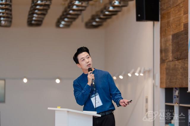 이민성 리베이션 대표가 지난 9월 30일 서울 명동 커뮤니티 마실에서 열린 ‘2026 제3회 사회적기업 투자유치 역량강화 IR 전국대회'에서 사업 모델을 발표하고 있다